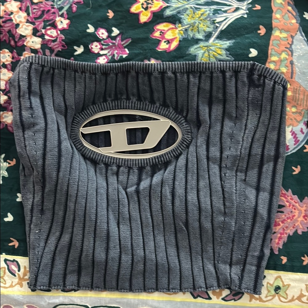 Trendy Gray Ribbed Tube Top with Silver Logo